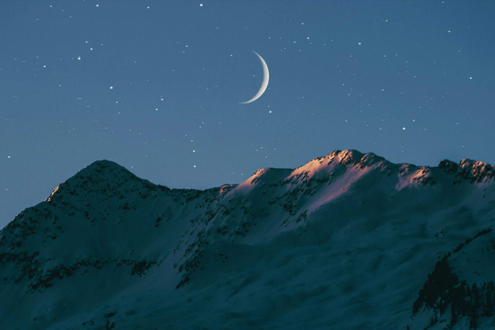 crescent moon above mountain, astrology, sun sign, moon sign, fire sign, natal chart, compatibility
